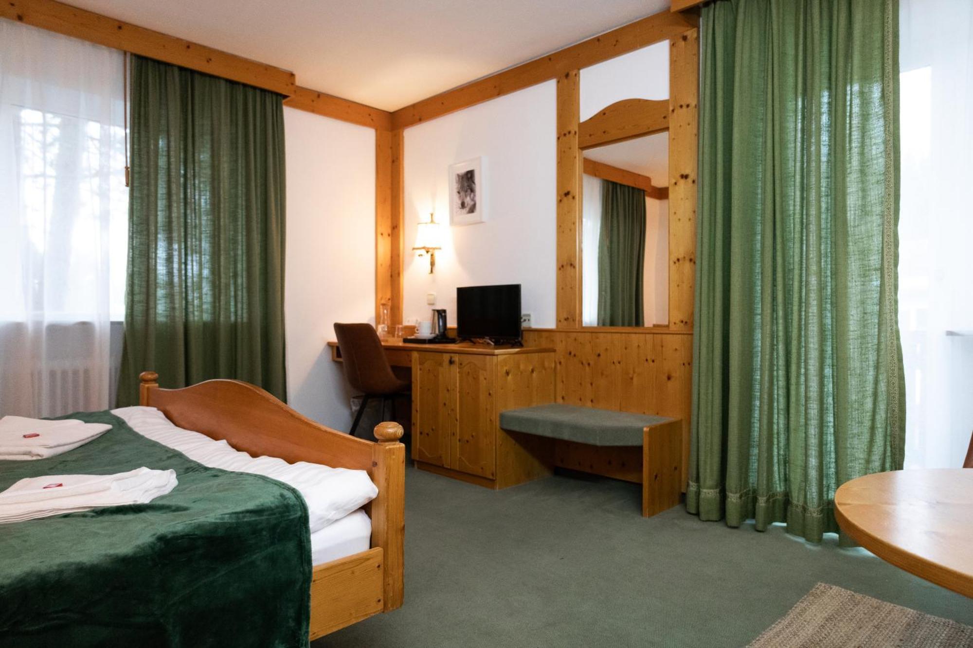 Hotel Zum See, Titisee Exterior photo